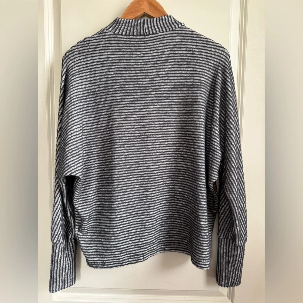 Out From Under Urban Outfitters Women’s Sweater - Size S - Picture 4 of 8